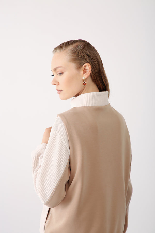 Wholesale Ultra-Soft Stretch Modal Fabric Contrast Panel Zip-Up Vest – Camel