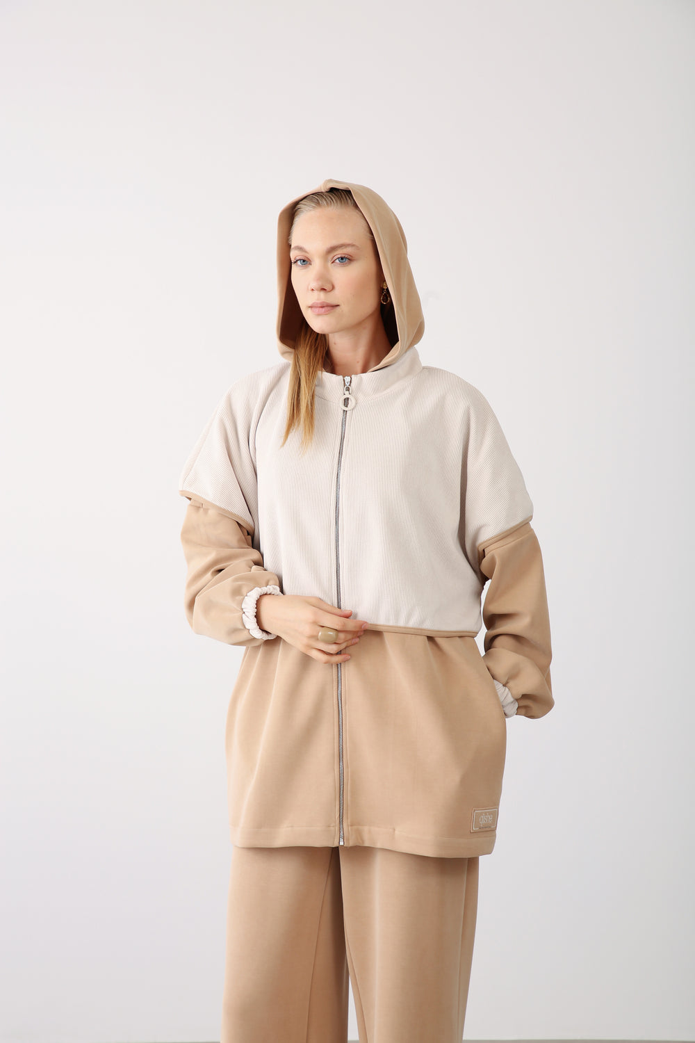 Wholesale Oysho Two-Tone Zip-Up Hooded Jacket - Camel