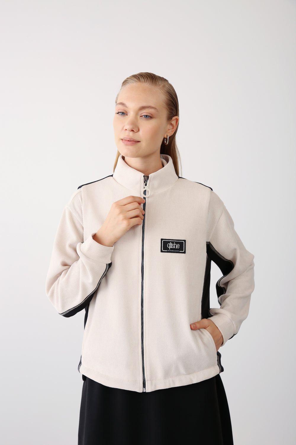 Wholesale Ultra-Soft Stretch Modal Fabric Contrast Panel Zip-Up Vest – Black
