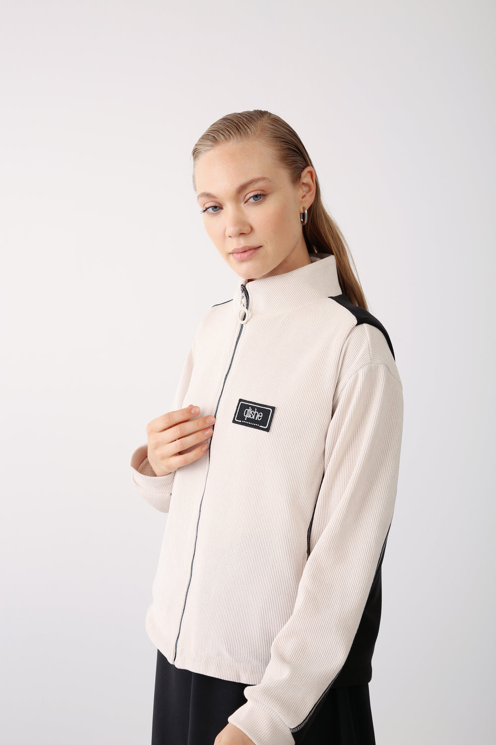 Wholesale Ultra-Soft Stretch Modal Fabric Contrast Panel Zip-Up Vest – Black