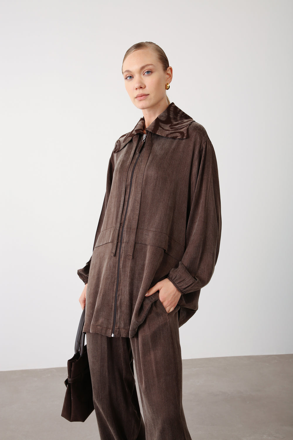 Wholesale Premium Combed Cotton Fabric Patterned Collar Zip-Up Jacket – Brown