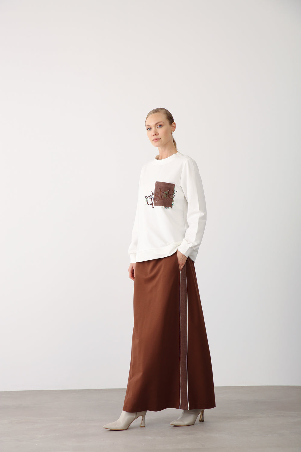 Wholesale Two Thread Fabric Contrast Side Detailed Long Skirt – Brown