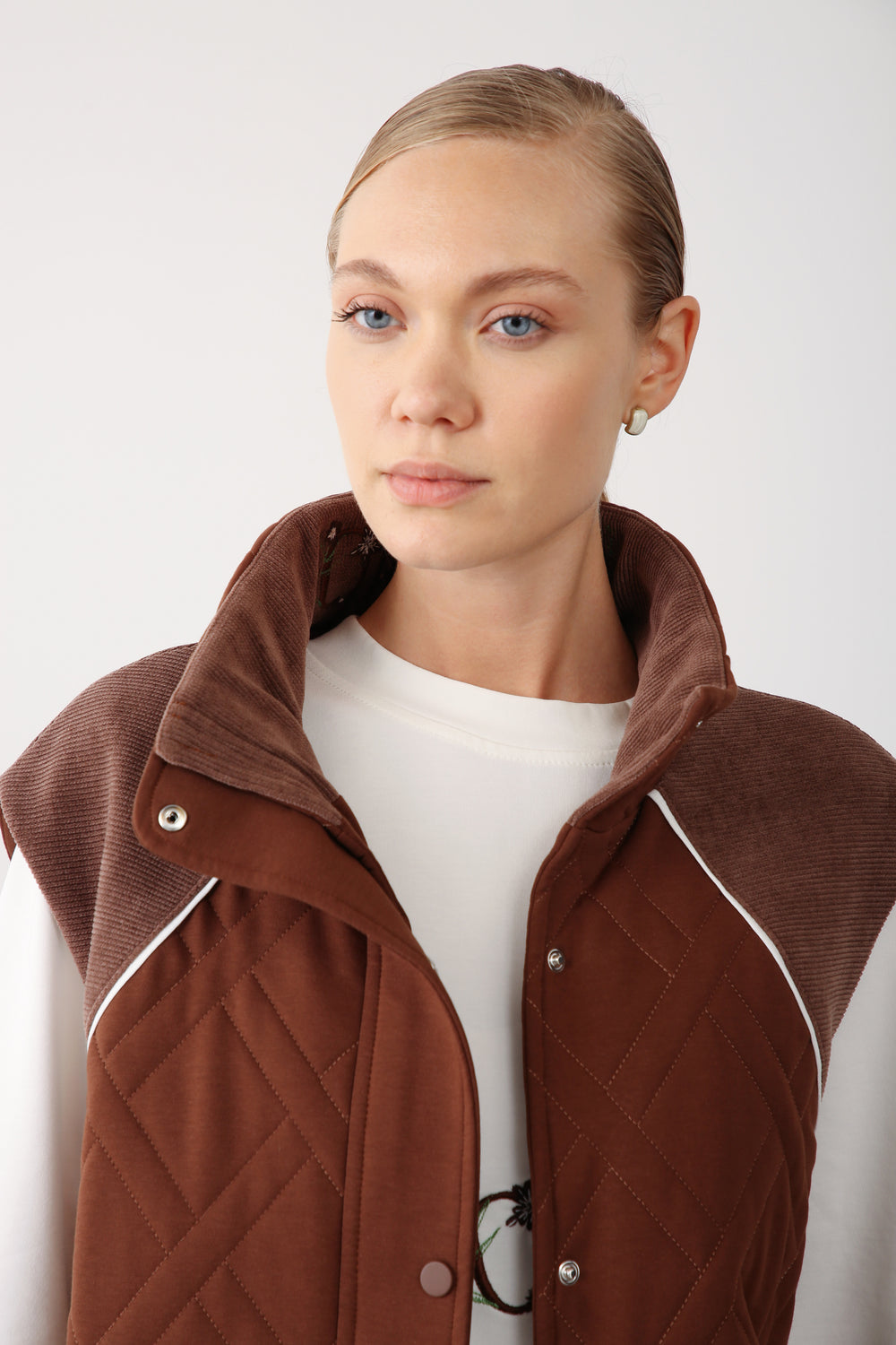 Wholesale Two Thread Quilted Detailed High Collar Vest – Brown