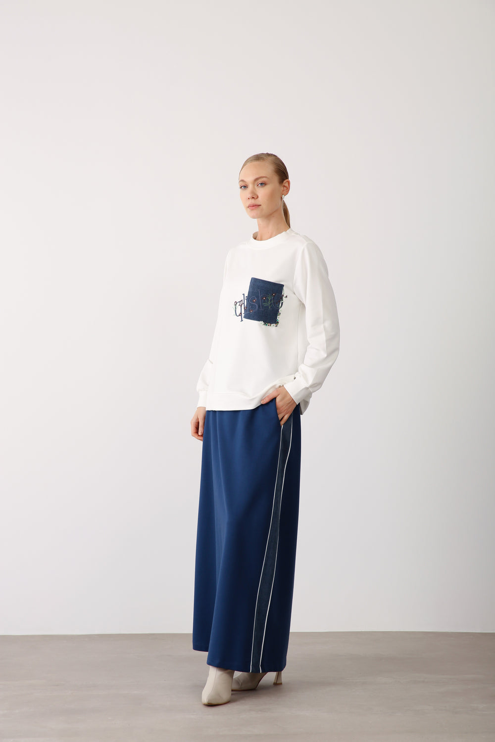 Wholesale Two Thread Fabric Contrast Side Detailed Long Skirt – Indigo