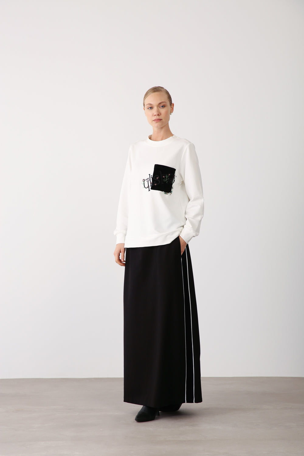 Wholesale Two Thread Fabric Contrast Side Detailed Long Skirt – Black