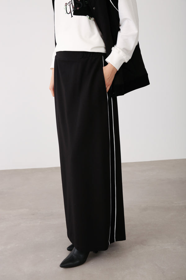 Wholesale Two Thread Fabric Contrast Side Detailed Long Skirt – Black