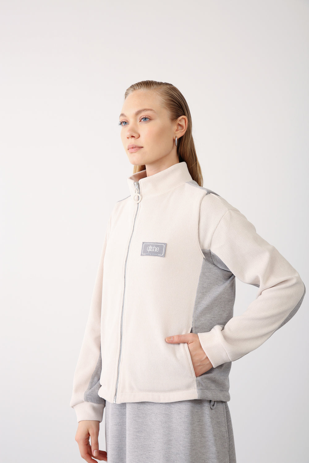 Wholesale Ultra-Soft Stretch Modal Fabric Contrast Panel Zip-Up Vest – Grey Melange