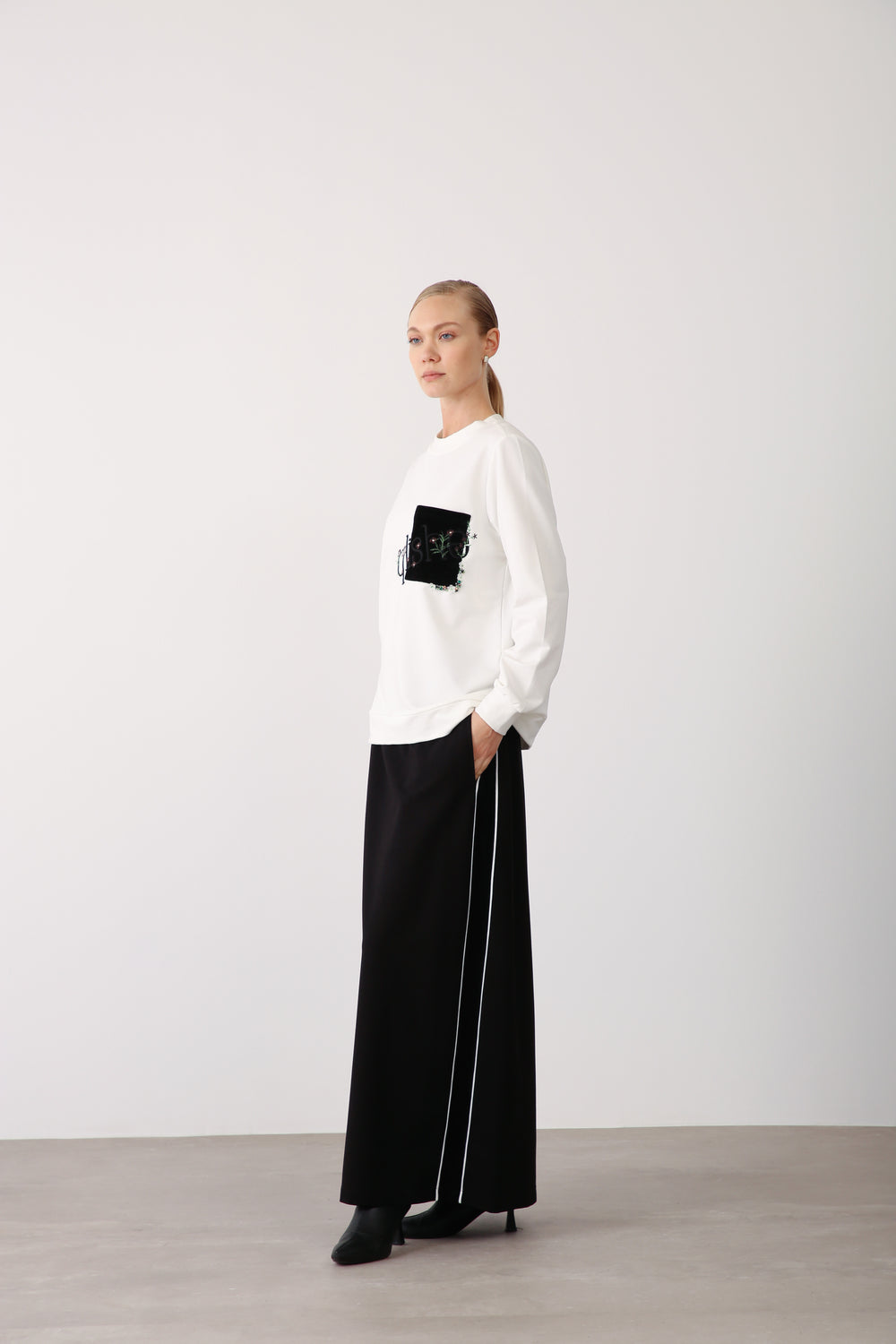 Wholesale Two Thread Fabric Contrast Side Detailed Long Skirt – Black