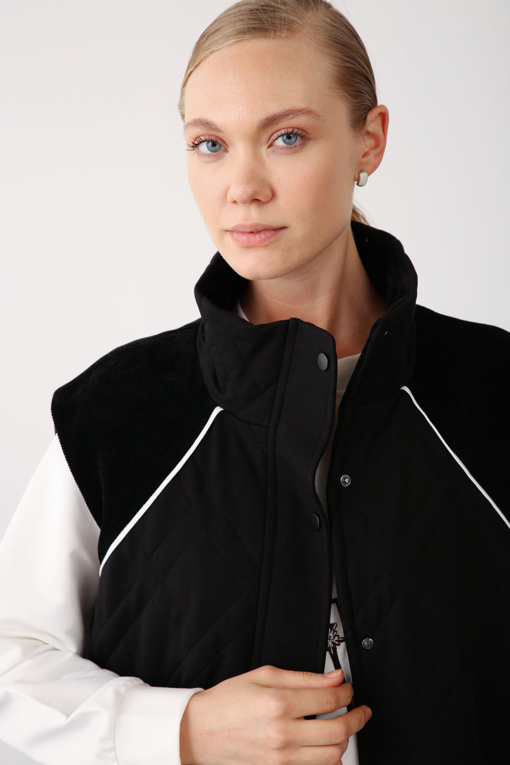 Wholesale Two Thread Quilted Detailed High Collar Vest – Black